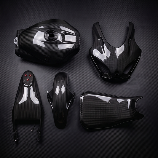 MotorFix GSXR1000 2017+ Full Carbon Race Kit - complete kit with fender studio shot